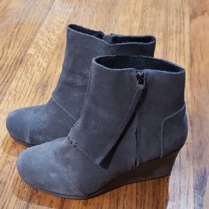 TOMS high ankle boot desert wedge